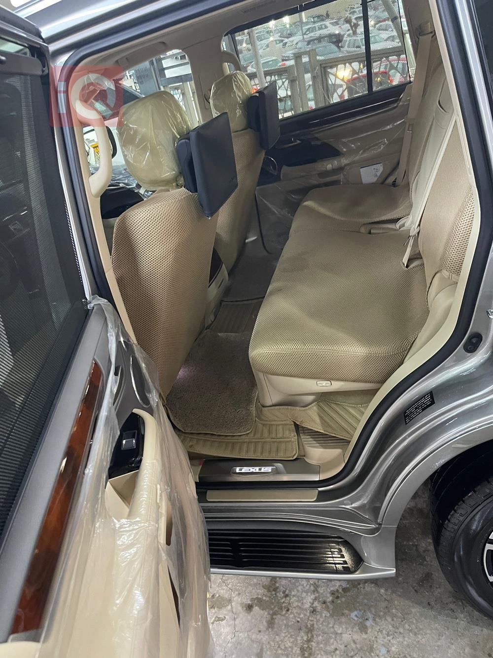 Lexus LX